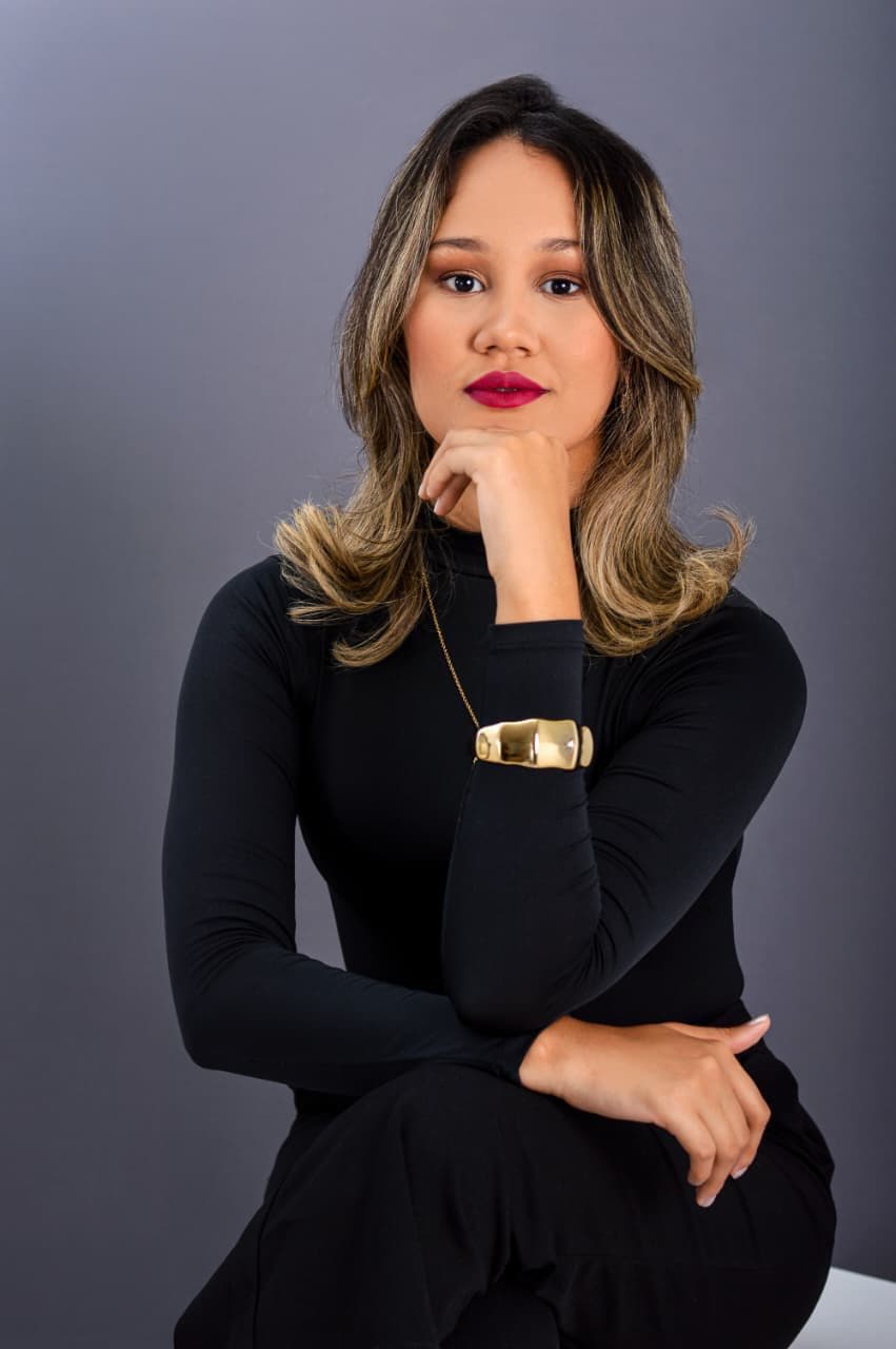 Retrato profissional de Nathália Oliveira